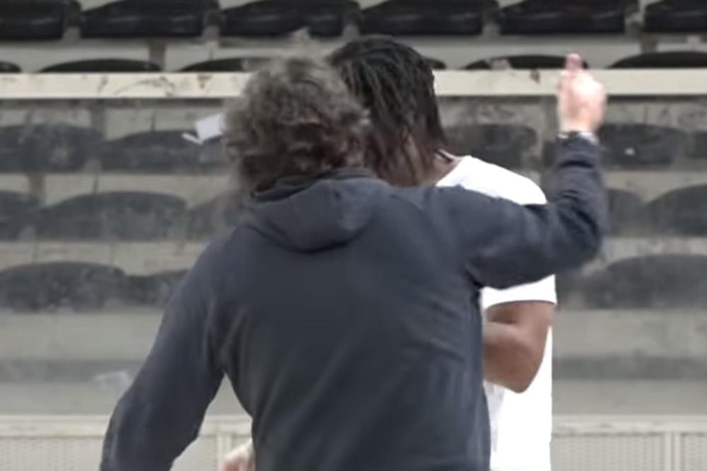 TRINKIJERI SE OSILIO U DOMOVINI: Pogledajte kako je trener Partizana na treningu u Italiji GLAVOM udario Voldena (VIDEO)