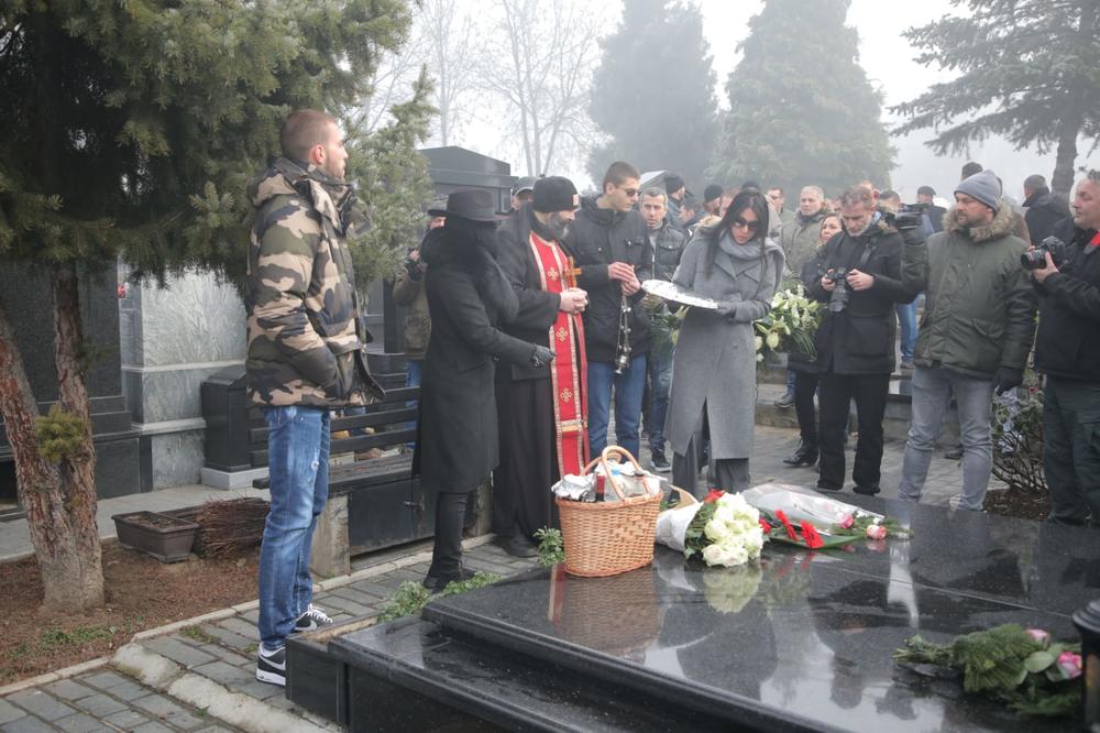 Svetlana Ražnatović Ceca, Veljko Ražnatović, groblje, Željko Ražnatović Arkan