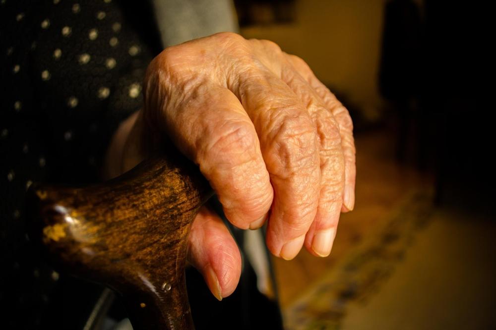 AUSTRIJA U ŠOKU: Mučili i s*ksualno zlostavljali korisnike doma za stare i nemoćne, pojavile se i užasne fotografije