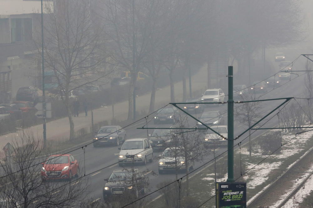 PREDLOZI STRUČNJAKA KAKO DA SE SMANJI ZAGAĐENJE VAZDUHA U SARAJEVU: Ljudi da koriste peći za grejanje, a plin u vozilima