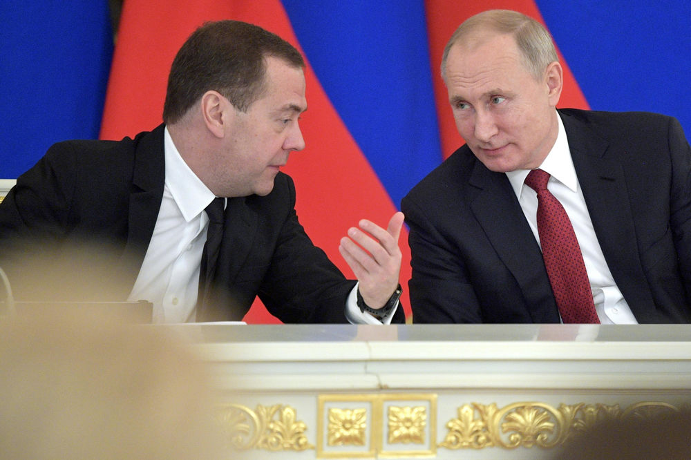 RUSKA VLADA RASPUŠTENA: Medvedev podneo ostavku posle Putinovog obraćanja (VIDEO)