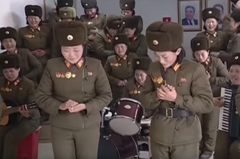 KAD UGLEDAJU VOĐU, PADNU U TRANS: Pogledajte kako je ženski orkestar dočekao Kim Džong-una, suze lile na sve strane!