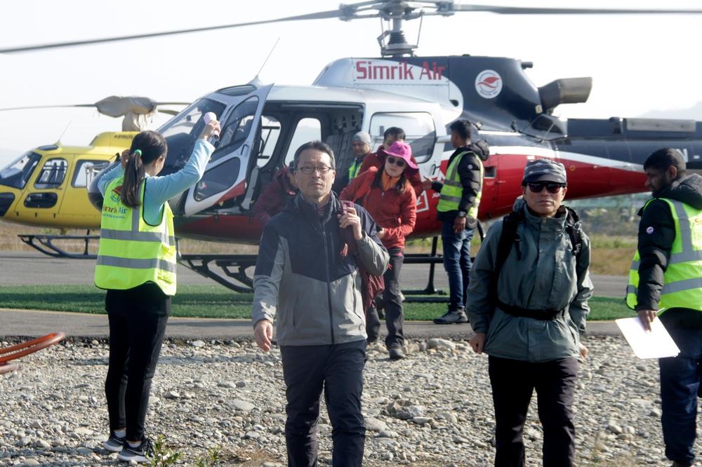 NOVE LAVINE U NEPALU: Prekinuta potraga za sedmoro nestalih planinara i vodiča!