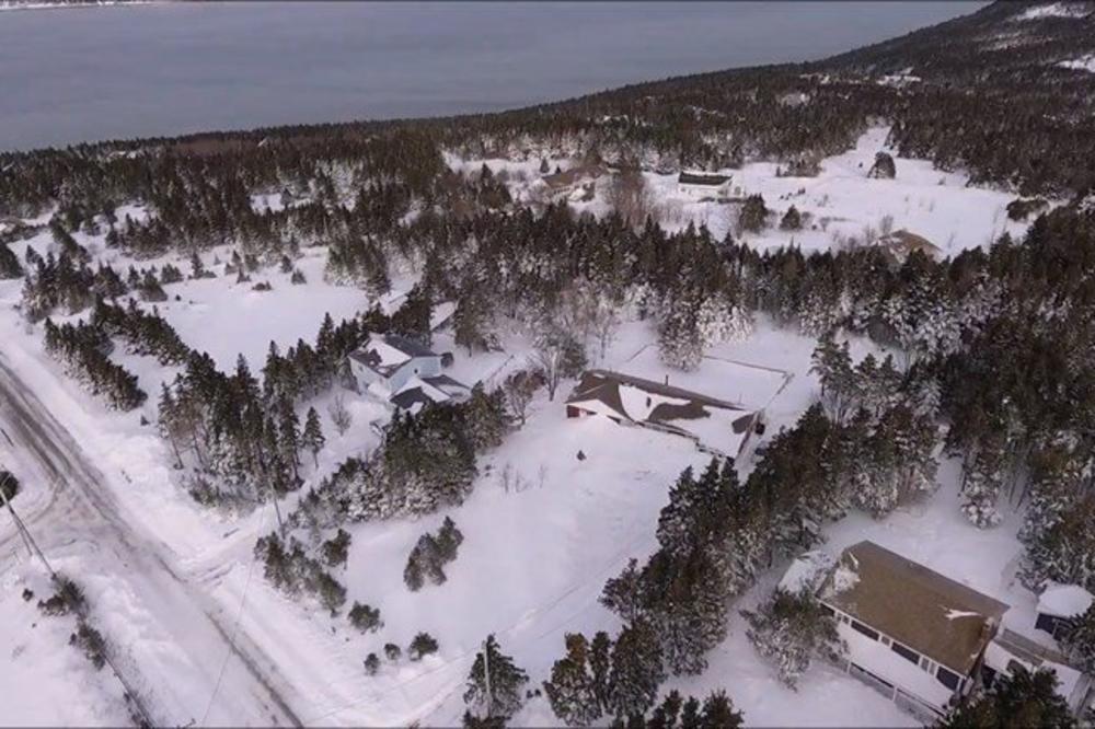 POKOPAO IH SNEG: Kanađani navikli na oštre zime, ali ne i na ovo! Kopaju tunele da izađu iz kuća! (VIDEO)