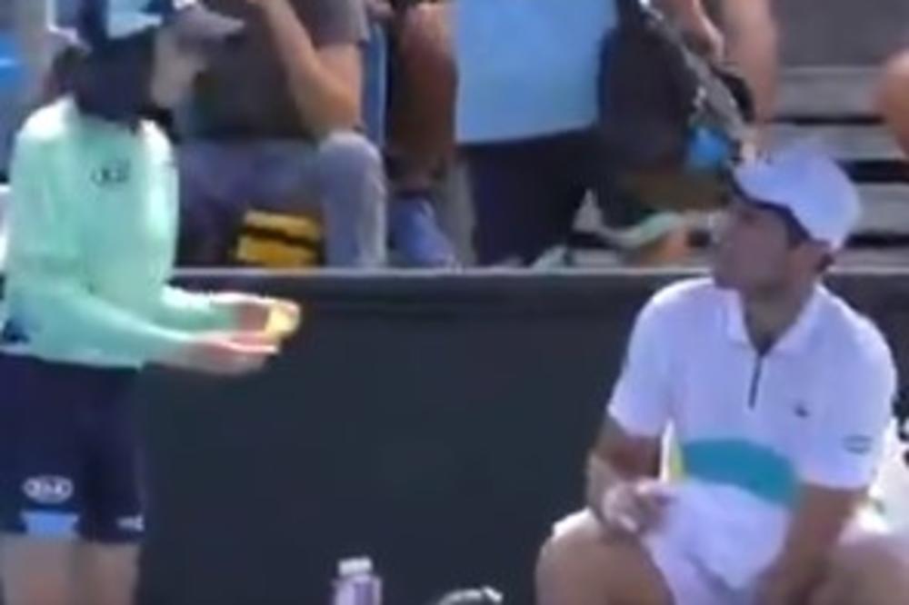SKANDAL U MELBURNU: Francuski teniser na stubu srama jer je tražio od devojčice da oljušti bananu VIDEO