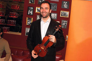 STEFAN MILENKOVIĆ POSTAJE OTAC! Čuveni srpski violinista kojeg CEO SVET voli NIKAD SREĆNIJI! (FOTO)
