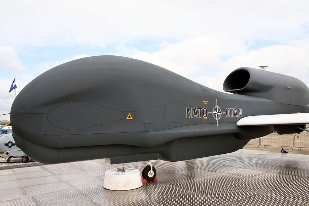 STOLTENBERG SE VEĆ POHVALIO: NATO će imati dronove koji nadgledaju Rusiju! Šteta što nismo imali ovaj GLOBAL HOUK 2014!