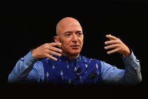 SAVETI NAJBOGATIJEG ČOVEKA NA SVETU: Evo šta Džef Bezos, vlasnik Amazona, poručuje mladim preduzetnicima