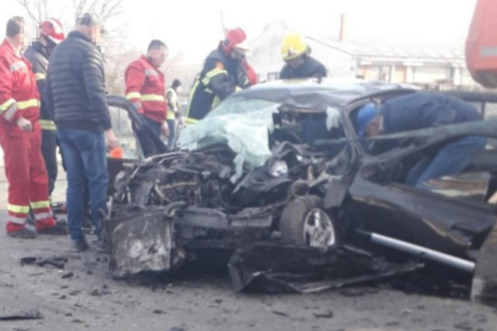 TEŠKA NESREĆA KOD SMEDEREVA: Jedna osoba poginula, dve povređene u sudaru automobila i kamiona!