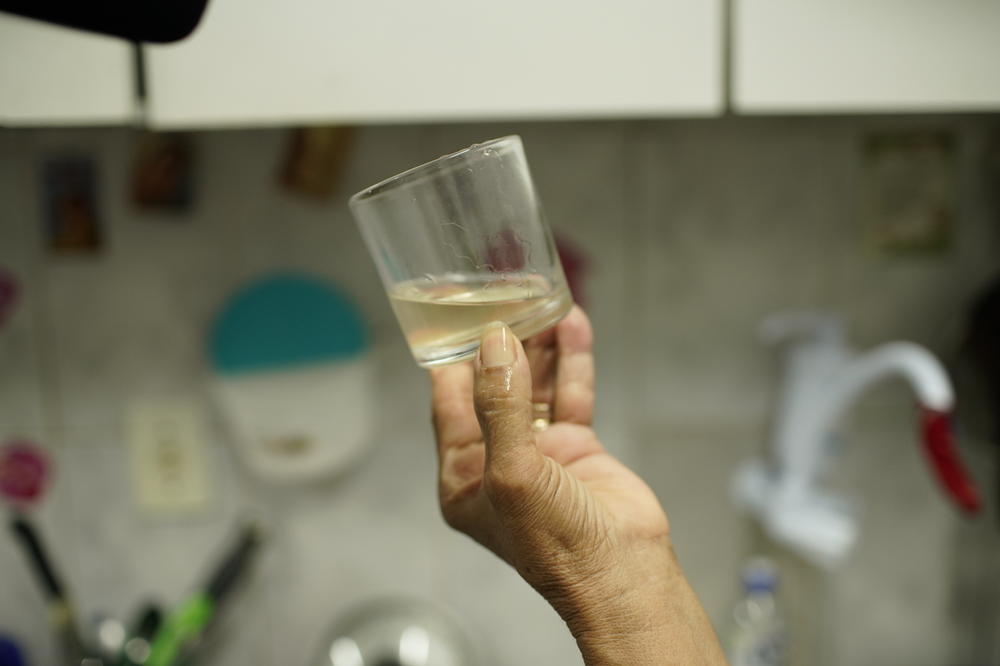 NA STOTINE GRAĐANA DEČANA ZATRAŽILO POMOĆ LEKARA: Sumnja se da su se otrovali pijaćom vodom