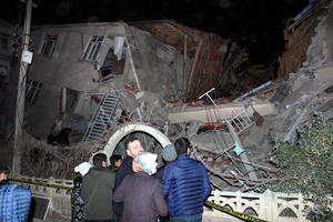 SNAŽAN ZEMLJOTRES OD 6,8 STEPENI U TURSKOJ: 14 mrtvih, rušile se zgrade, potres se osetio širom Bliskog istoka (VIDEO)