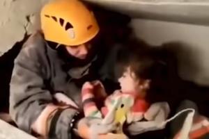 ČULI GLAS ISPOD RUŠEVINA: Spacioci izvukli devojčicu (2) 24 sata posle strašnog zemljotresa!