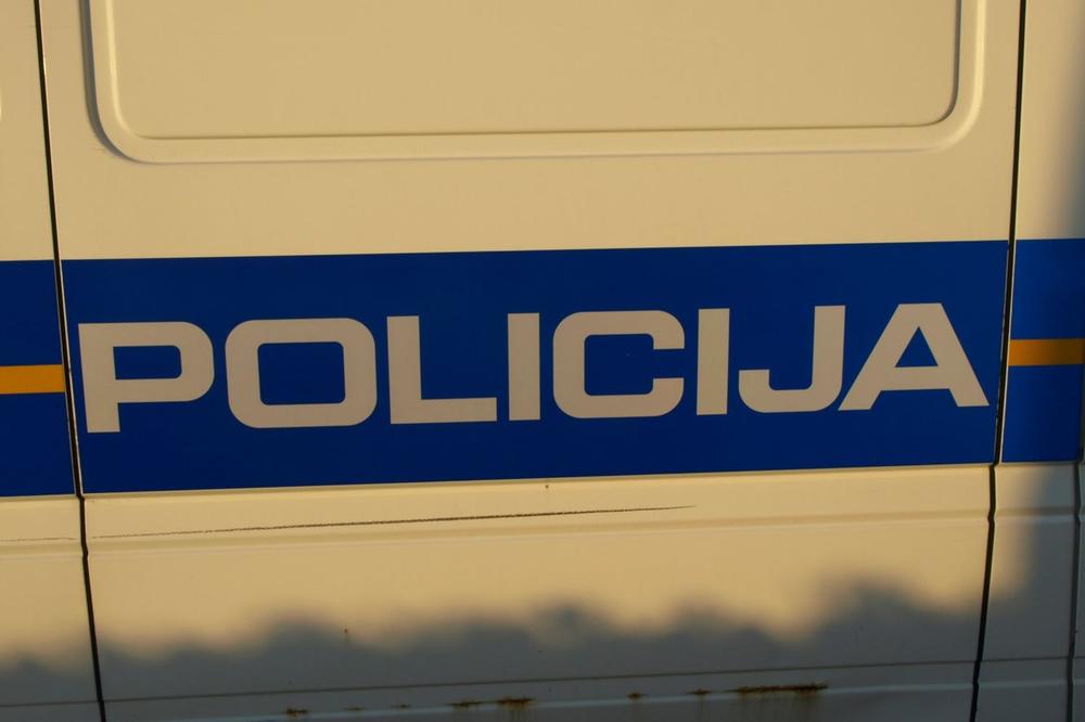 FILMSKA POTERA U HRVATSKOJ: Nemica divljala po putevima, vozila u kontrasmeru, pa udarila u policijsko vozilo