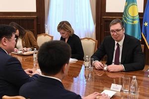 SASTANAK U PREDSEDNIŠTVU: Vučić sa bivšim i novim ambasadorom Kazahstana (FOTO)