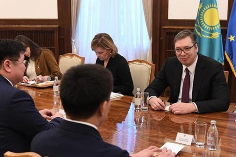 SASTANAK U PREDSEDNIŠTVU: Vučić sa bivšim i novim ambasadorom Kazahstana (FOTO)