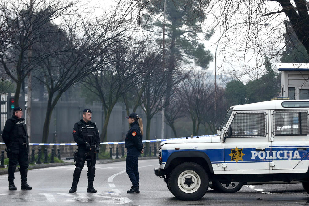 VELIKA AKCIJA POLICIJE U CRNOJ GORI: Pretresi na 30 lokacija zbog grupe koja je krijumčarila 2,5 tona marihuane