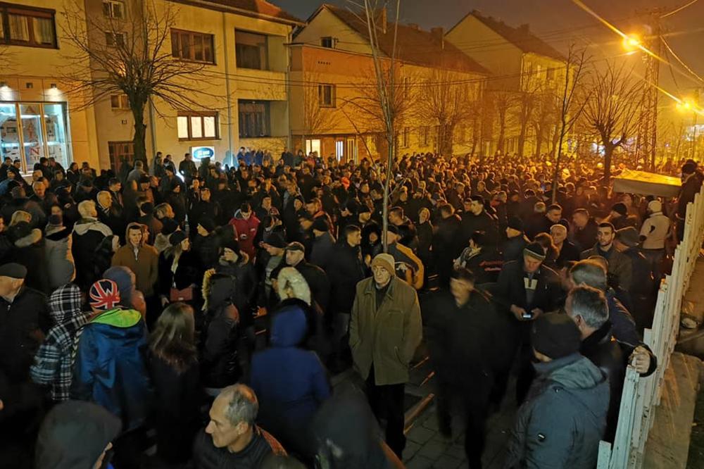 CRNA GORA SVE JAČE BRANI SVETINJE: Nikad veličanstvenije litije u Pljevljima, Herceg Novom i Tivtu (FOTO, VIDEO)