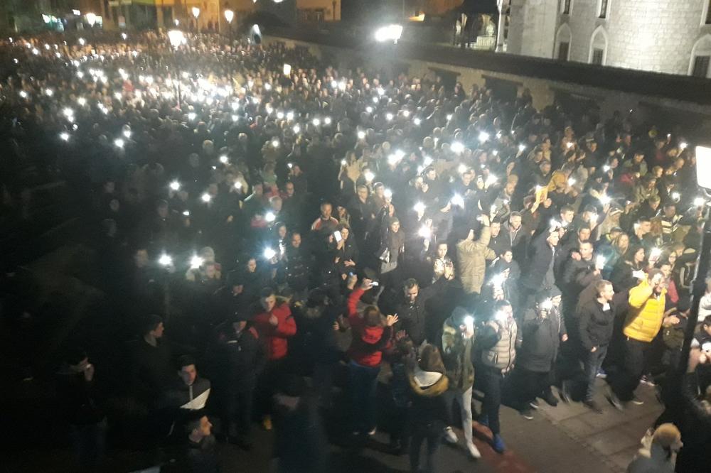 LITIJE U PLJEVLJIMA BEZ MUZIKE: Nakon tragične smrti pevača, molitveni hod za odbranu svetinja u tišini!