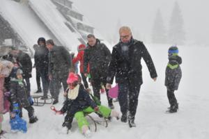 VESIĆ: Deca sa KiM zajedno sa decom iz Obrenovca na zimovanju na Tari