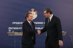VUČIĆ RAZGOVARAO SA VARHEIJEM: Srbiji do 15 miliona evra za hitne potrebe, EU sprema dodatnu pomoć