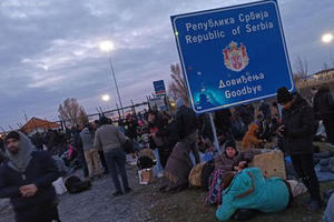 DRAMA NA KELEBIJI: Protestuje oko 400 migranata sa decom, mađarska policija blokirala prelaz (VIDEO)
