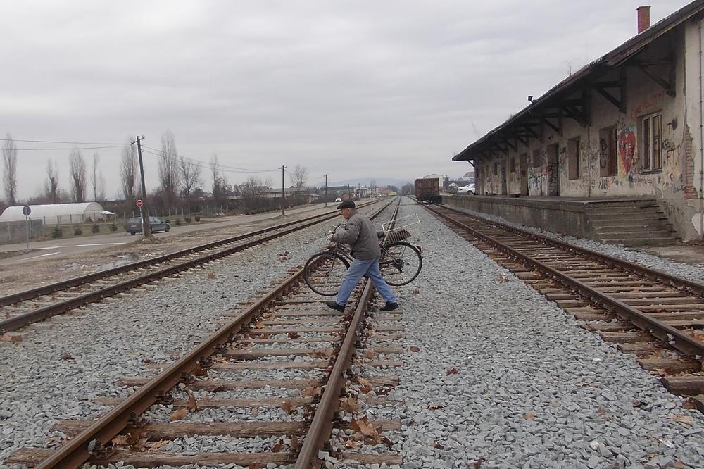 LOZNIČANI DOBIJAJU PASARELU PREKO KOLOSEKA: Biće dugačka više od dvadeset metara, građani oduševljeni