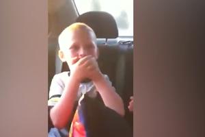 OD ŠOKA POČEO DA VRIŠTI! Sestra mu je saopštila vesti koje su ga uznemirile i rasplakale! (VIDEO)