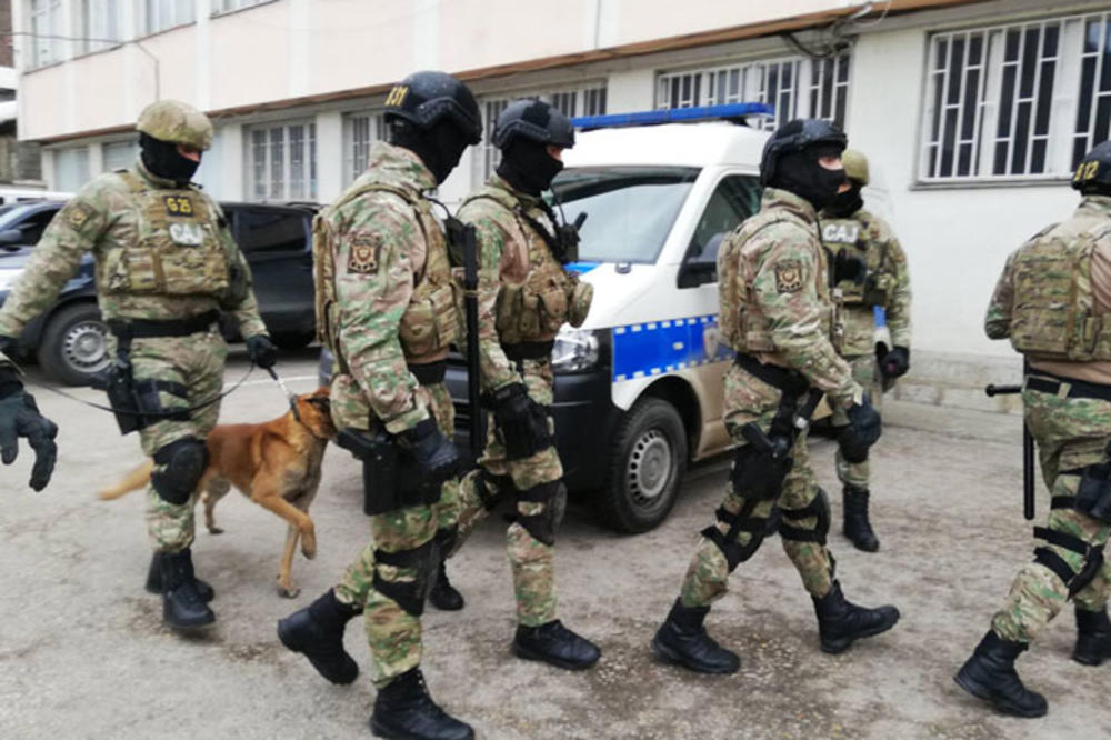 RACIJE ŠIROM SRPSKE: Specijalci blokirali i KPZ Foča, pronađeni novac i oružje (FOTO)