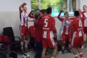 LUDNICA U ZVEZDINOJ SVLAČIONICI: Evo kako su crveno-beli biseri slavili plasman u osminu finala Lige šampiona (VIDEO)