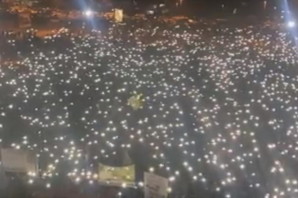 PREDIVNA SCENA SA LITIJE U PODGORICI: Okupljeni upalili svetla da pokažu režimu koliko ih stvarno ima! (VIDEO)