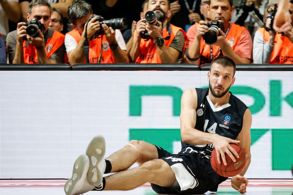 NOVI VELIKI PEH ZA CRNO-BELE: Povredio se još jedan važan košarkaš Partizana