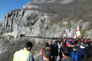 NEPREGLEDNE KOLONE ZA ODBRANU SVETINJA: Narod u Crnoj Gori ne odustaje! Korak po korak, u litijama zajedno deca i starci