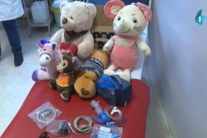 SOMBORSKI MATURANTI LJUDINE: Pravili čestitke pa zaradili 350.000 za inhalator, oksimetar i igračke deci u bolnici
