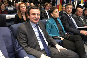 ANA BRNABIĆ U SENDVIČU IZMEĐU KURTIJA I PLENKOVIĆA! Oni se smeše, a njena reakcija je oduševila Srbiju! FOTO