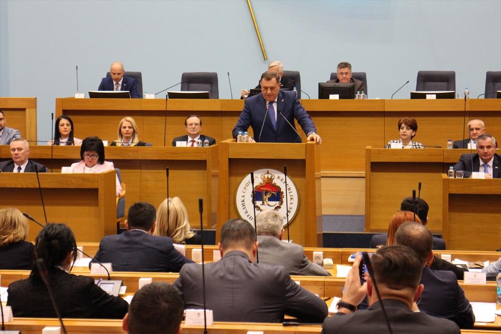 DODIK U SKUPŠTINI SRPSKE: Poseta Đukanovića bi bila štetna po vitalni interes RS i zato treba da se odloži (VIDEO)