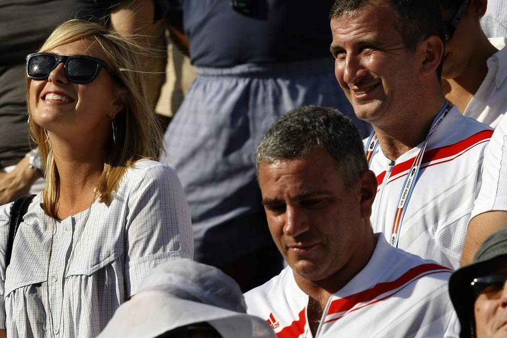 FOTOGRAFIJA O KOJOJ SVI BRUJE: Šarapova i De Niro bodre Đokovića protiv Federera! Ruskinja je oduvek navijala za Srbina