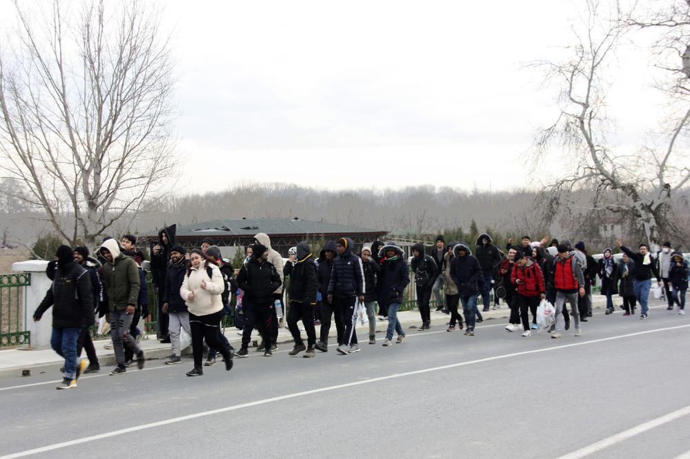 MIGRANTI JURNULI KA EVROPI: Krenuo talas izbeglica ka Grčkoj i Bugarskoj, gomilaju se na granicama (VIDEO)