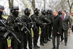 MINISTAR POLICIJE PRISUSTVOVAO VEŽBI SPECIJALACA: Kobre, SAJ, Sokolovi i američke Foke zajedno u akciji