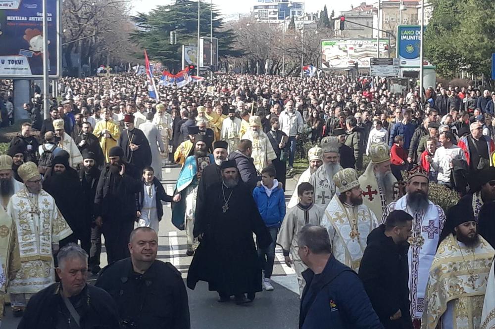 VELIČANSTVENE SCENE U PODGORICI Najmanje 100.000 ljudi u litiji, nepregledna masa prošetala do Nemanjinog grada