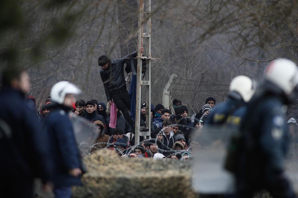 GRČKA PLANIRA DA DEPORTUJE MIGRANTE U NJIHOVE ZEMLJE: Vraćaće sve one koji su ilegalno prešli granicu posle 1. marta