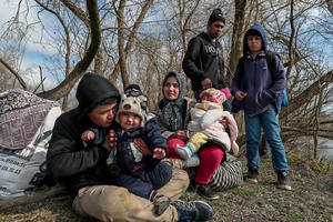 ŽELE DA PODRŽE GRČKU: Koalicija zemalja EU spremna da prihvati 1.500 dece migranata iz izbegličkih kampova!