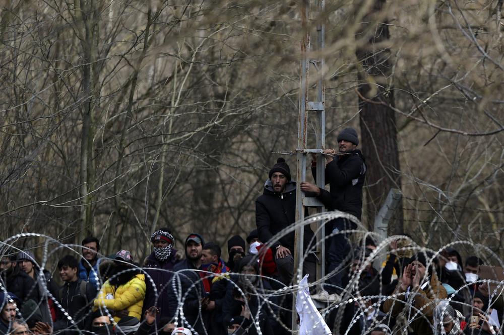 TURSKA ŠALJE SPECIJALCE NA GRANICU SA GRČKOM: Ne daju migrantima da se vrate na njihovu teritoriju