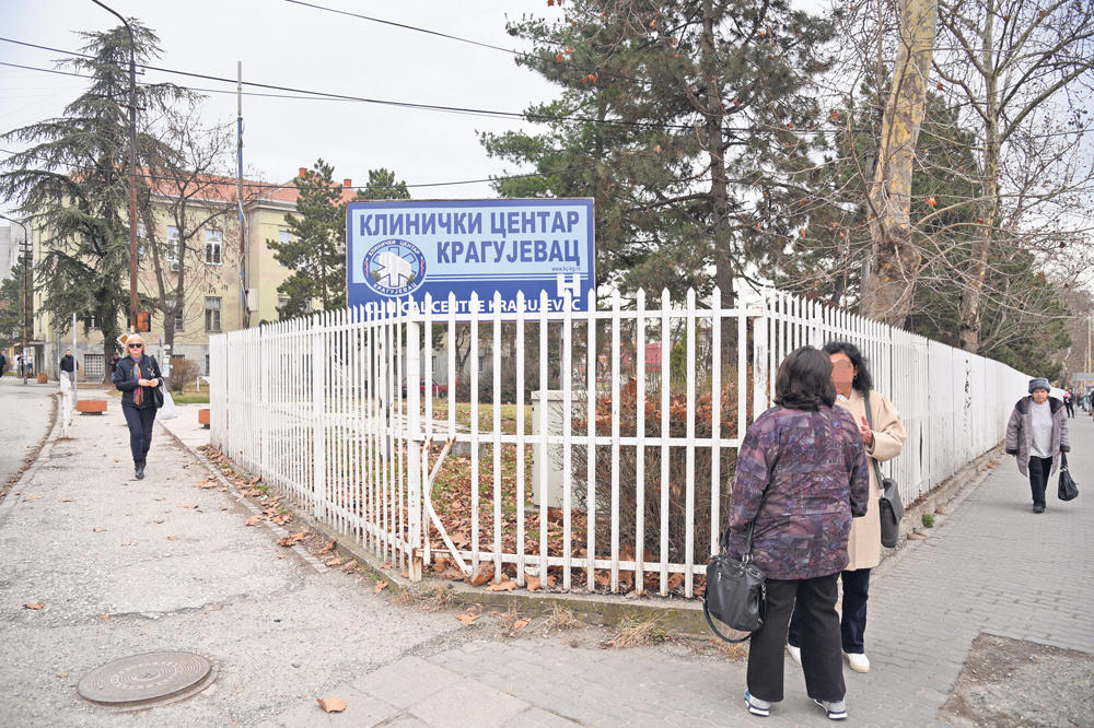 RASTE BROJ ZARAŽENIH KORONOM: U Kliničkom centru Kragujevac 125 pacijenata, a u Opštoj bolnici u Novom Pazaru 183