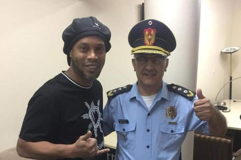 UHAPSIO RONALDINJA, PA TRAŽIO SELFI SA NJIM: Paragvajski policajac potpuni HIT na internetu: On ostaje idol do smrti!