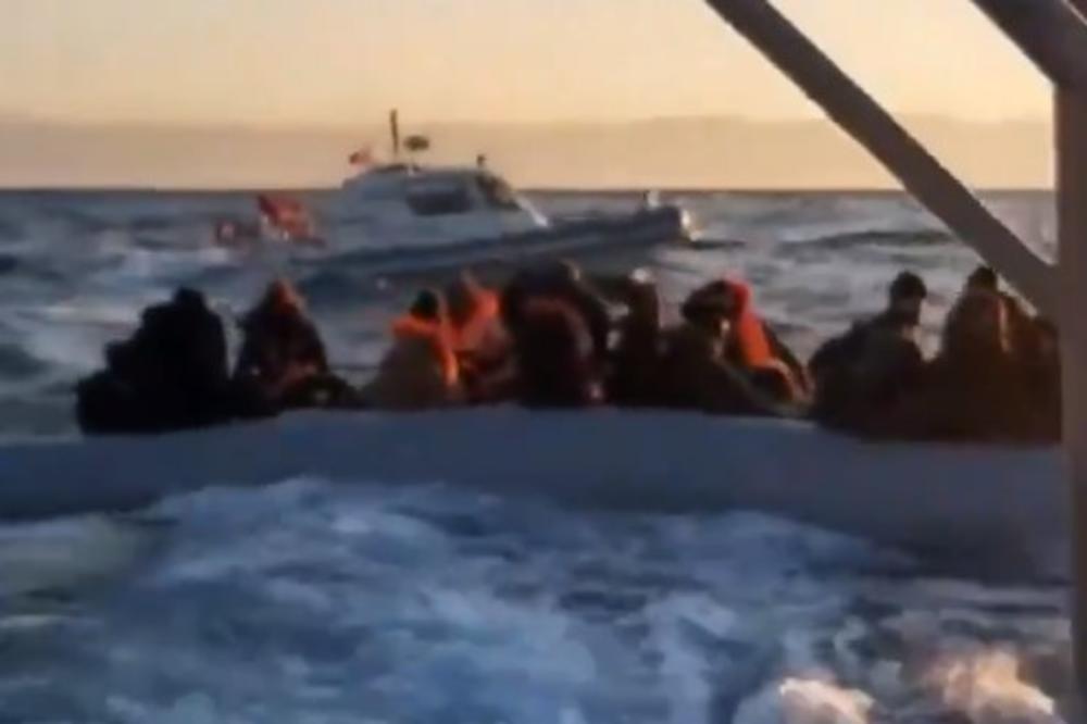 OVI SNIMCI SVE DOKAZUJU: Turska namerno gura migrante ka Grčkoj i prati ih brodovima (VIDEO)