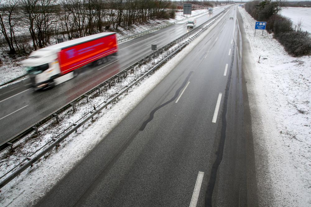 VOZAČI, BUDITE OPREZNI: Sneg na putevima, mogući magla i poledica