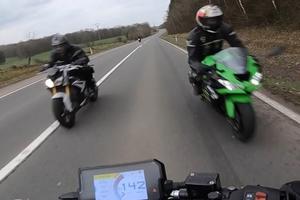 NA PEDALJ OD SMRTI! Vozio 140 na sat, kada su dvojica motociklista izletela ispred njega! (VIDEO)