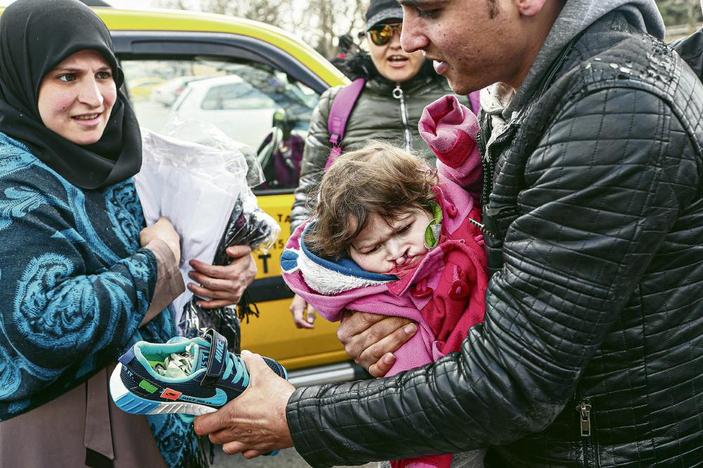OČAJNIČKA MERA EVROPSKE UNIJE: Svakom migrantu po 2.000 EVRA samo da se vrate iz Grčke kući