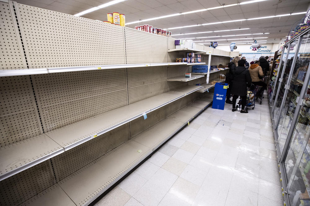 BRITANCI OČEKUJU NAVALU NA PRODAVNICE ZBOG KORONE: Poznati supermarketi počeli da ograničavaju kupovinu nekih proizvoda!