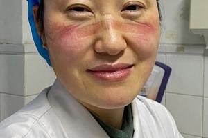 HUMANOST IMA LEPO LICE, A EVO ŠTA SU IM MASKE URADILE: Ovako su izgledali kineski lekari u jeku borbe sa KORONOM (FOTO)